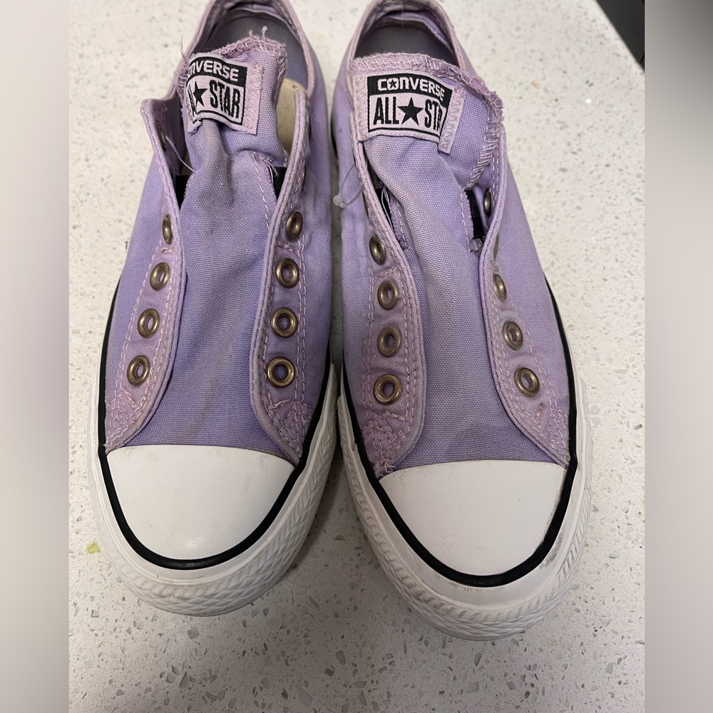 Converse lace less slip ons size 8
